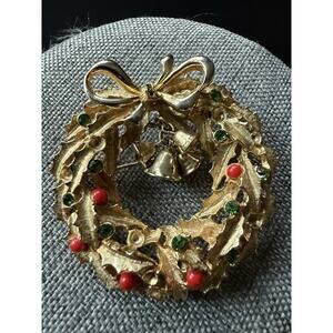 Vintage ART Brooch Wreath Christmas Rhinestone Signed Holiday Pin Art To Wear